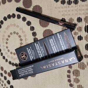 Anastasia Beverly Hills Brow Wiz Mini in Taupe